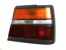 Feu arrière Nissan BLUEBIRD