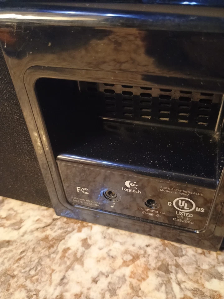 Base de altavoz omnidireccional Logitech Pure-Fi Express Plus para iPod/iPhone 14x4 Foto 4 de 4