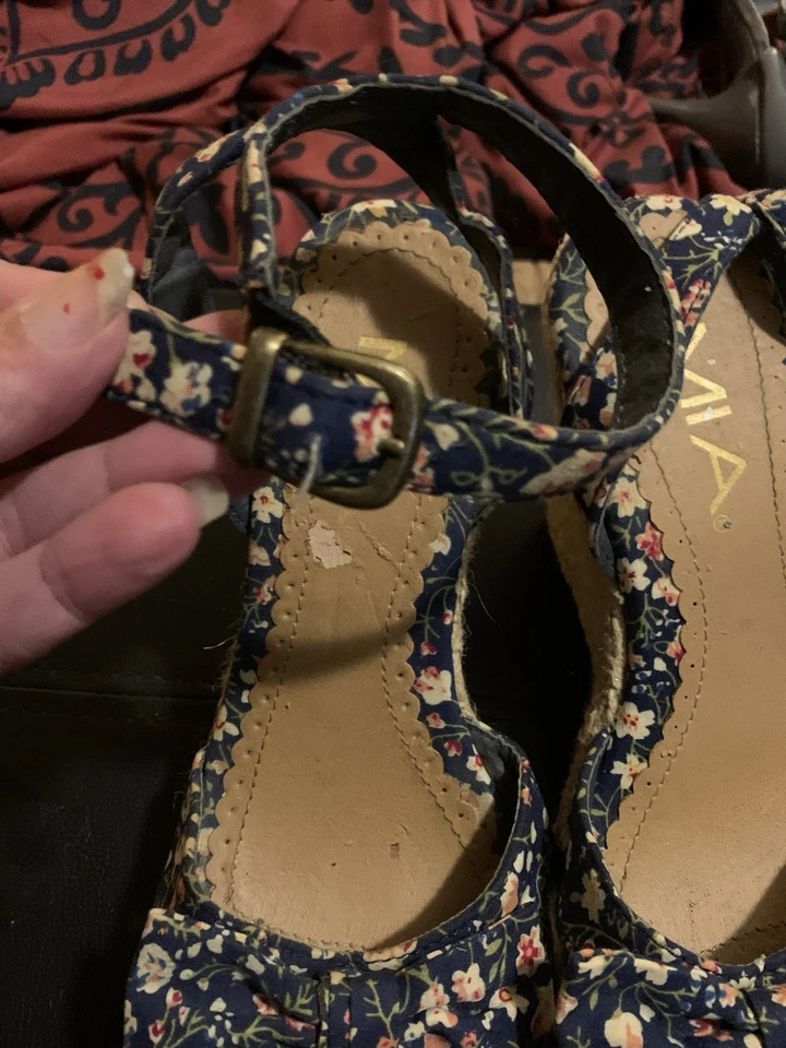 Sandalias de cuña Mia con estampado floral talla 6 Foto 2 de 4