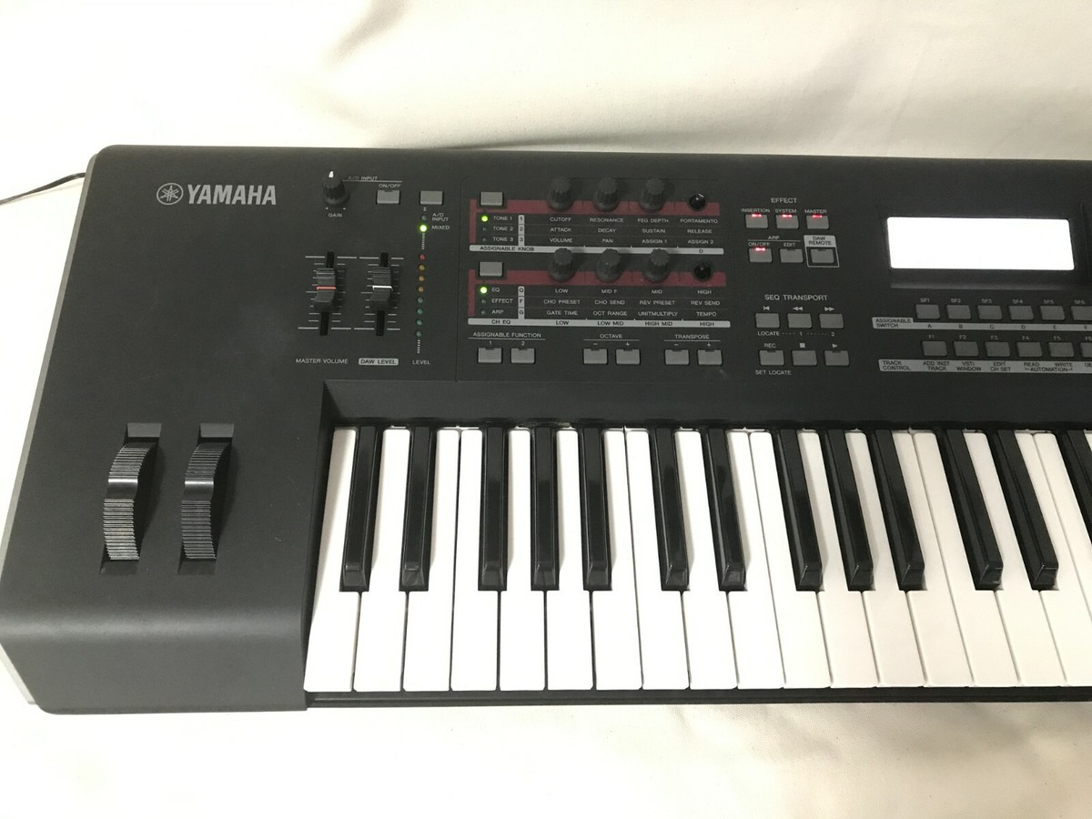 YAMAHA MOX6 61-Keys Semi-Weighted Workstation Synthesizer YAMAHA MOX6 61-Keys Semi-Weighted Workstation Synthesizer