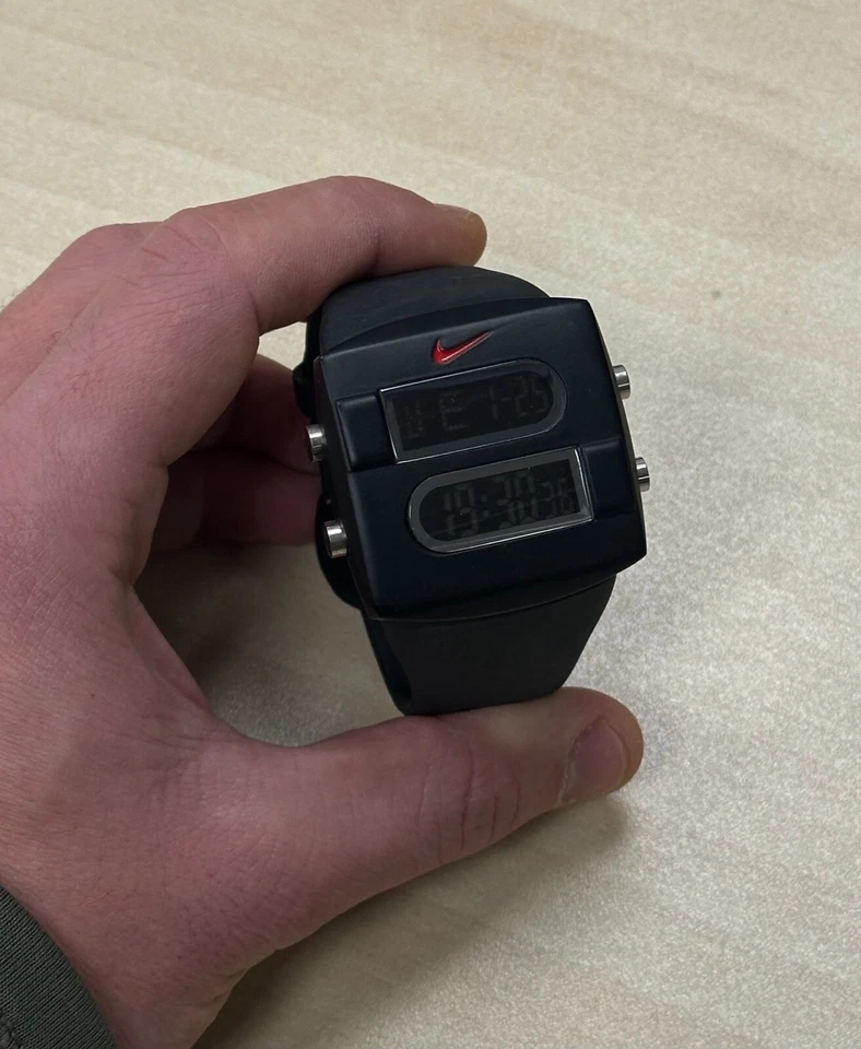 Reloj digital futurista Nike principios de 2000 Foto 2 de 3