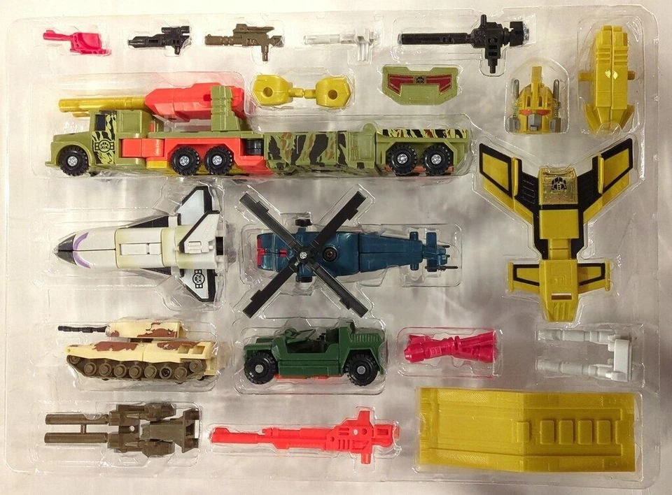 D-011 Destronger Combat Specialist Baldigas Transformers Car Robot Takara Tomy - Image 4 of 4