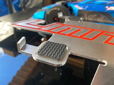 Supporto per auto RC completamente personalizzabile con