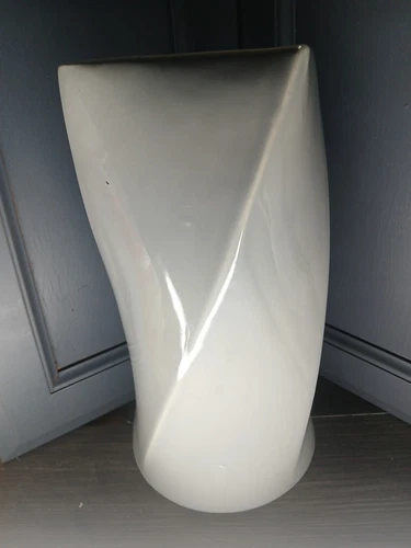 MCCOY POTTERY. USA FLORALINE LINE VASE TWIST 407 GREY 1960S 