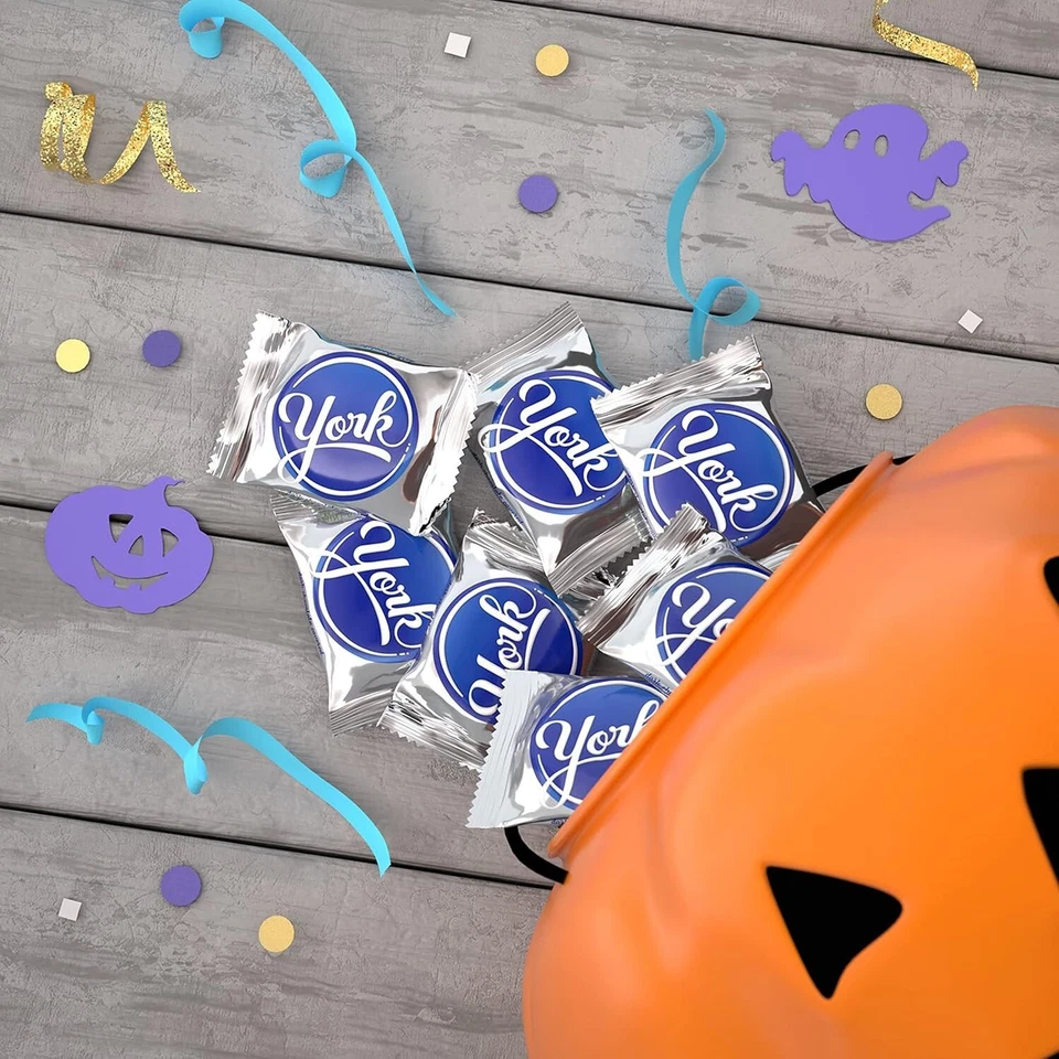 YORK Hamburguesas de Menta de Chocolate Oscuro, Paquete de Fiesta de Caramelos, 35.2 OZ Foto 4 de 4