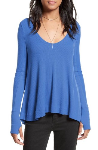 *NUOVO CON ETICHETTE* FREE PEOPLE MALIBU MAGLIONE TERMICO COBALTO HI/LOW ~ GRANDE - Foto 2 di 6