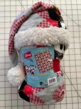 Disney MIckey  Minnie 2 Piece Holiday set 45"x55" Plush Blanket Throw  Hat