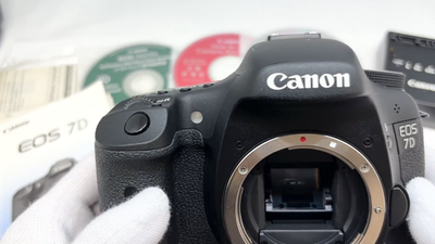 Canon EOS 7D 18.0MP Digital SLR DSLR Camera Near MINT Black Body