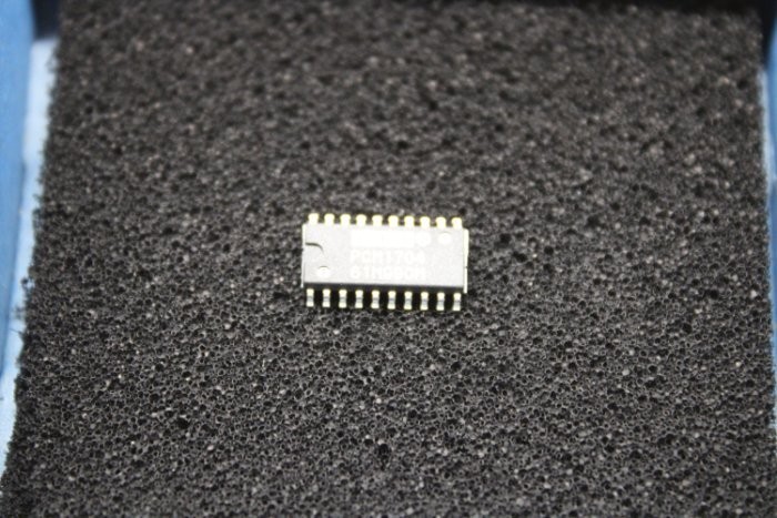 New Burr Brown PCM1704 PCM 1704 DAC IC 24-Bit, 96kHz BiCMOS Chip