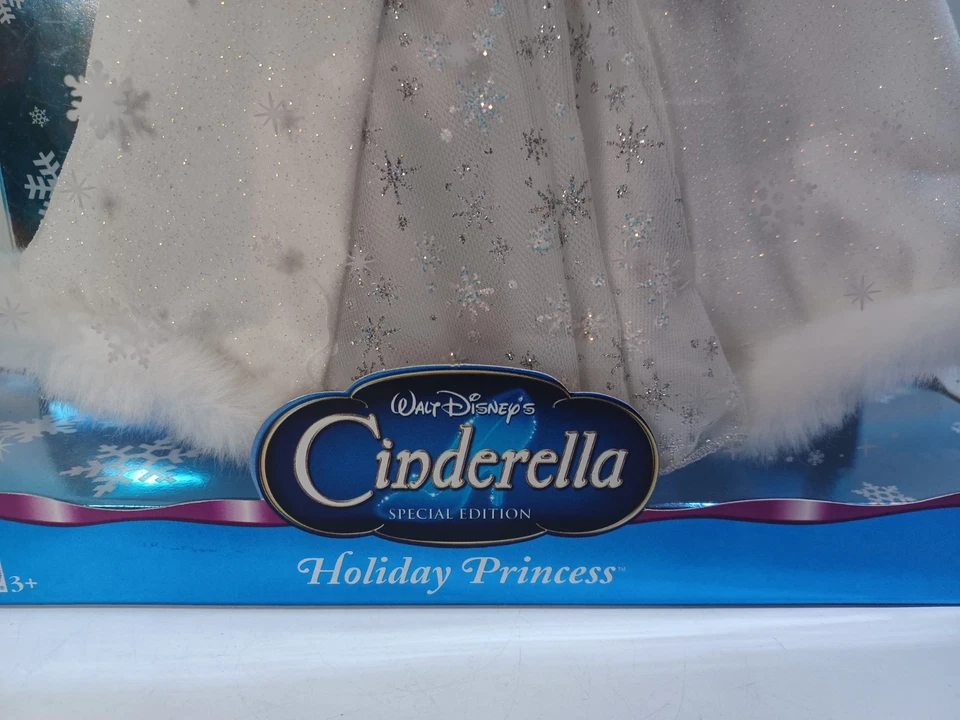 美泰华特迪士尼假日公主灰姑娘 2004 特别版 12 娃娃 — 第 4/4 张图片