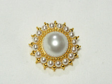 ...Camrose & Kross Jacqueline Kennedy Gold Tone, Faux Pearls Brooch...
