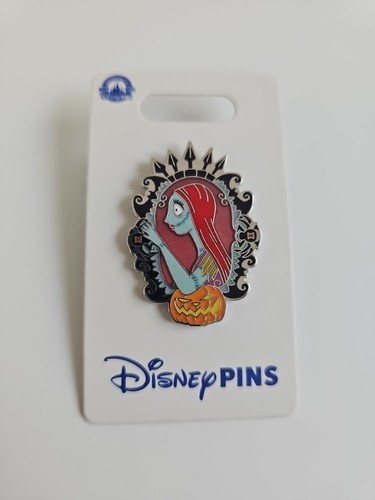 Prendedor Sally Pesadilla antes de Navidad Parques Disney Nuevo con Tarjeta - Imagen 2 de 7