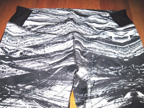 Layer 8 Black/White Capri Cut Mesh Leg Spandex Fitness Yoga Leggings Large New - Picture 2 of 8