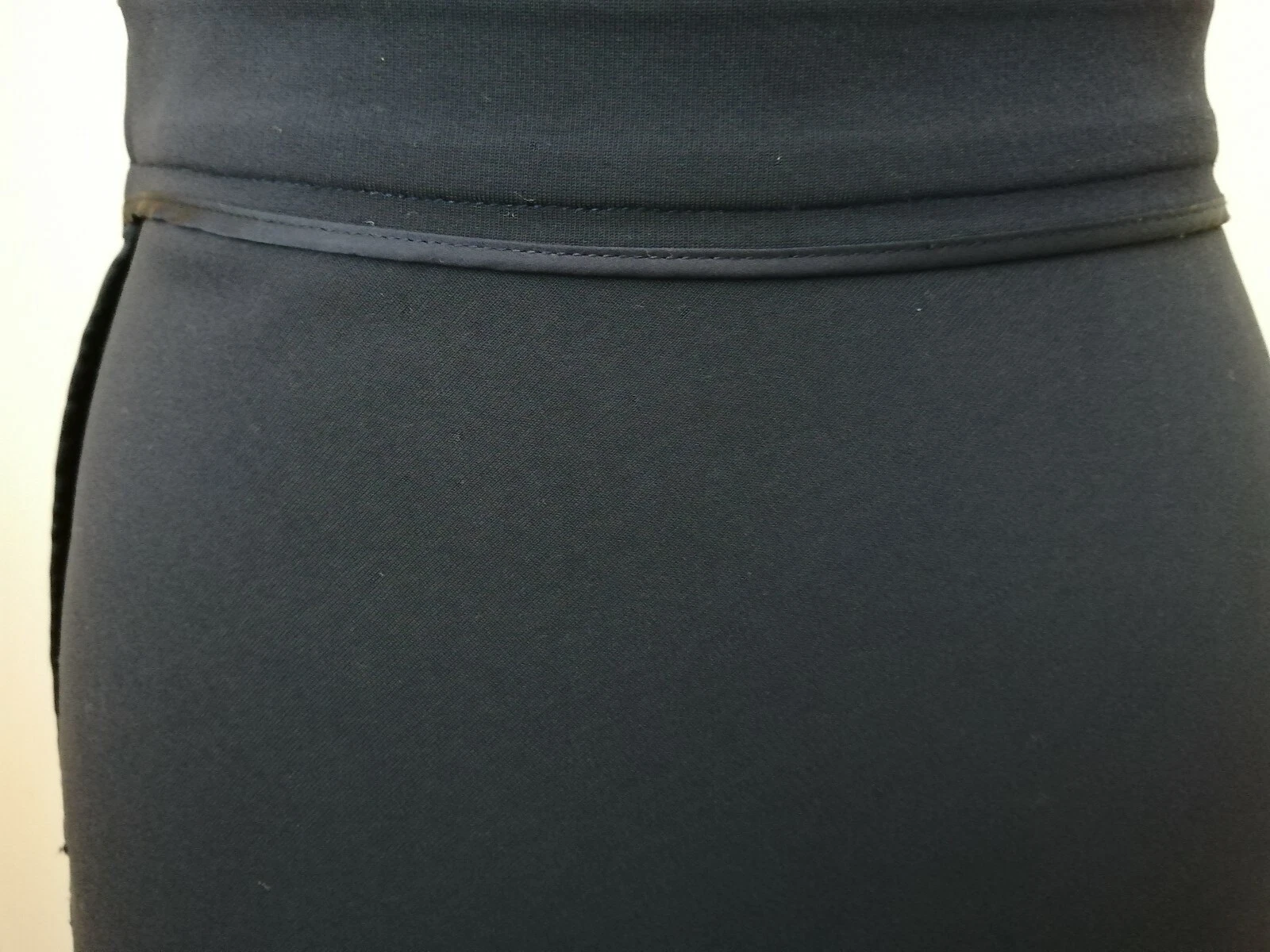 Designer VALENTINO vintage ladies A line Navy skirt. Size 6