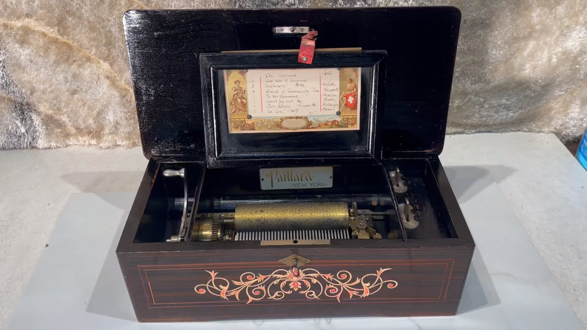 Antique Key Wind swiss cylinder music box With 8 Airs ,Song ,Nice