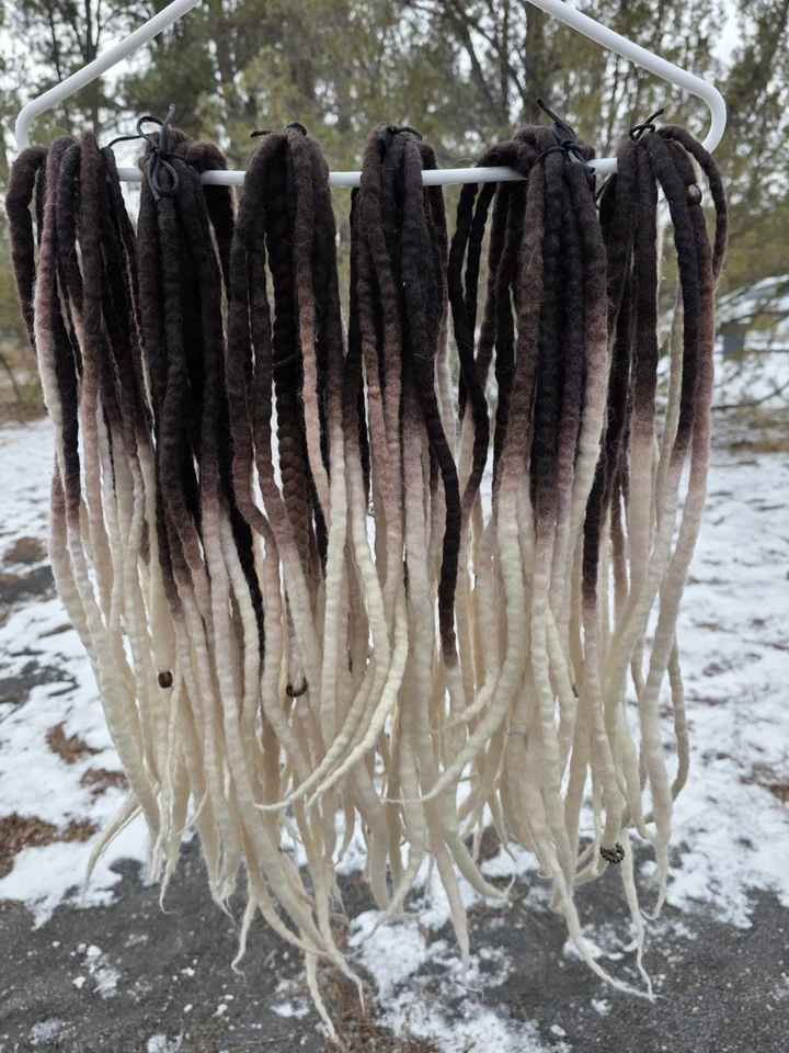 50+ Extensiones de rastas de lana marrón oscuro crema ombre doble extremo Foto 4 de 4