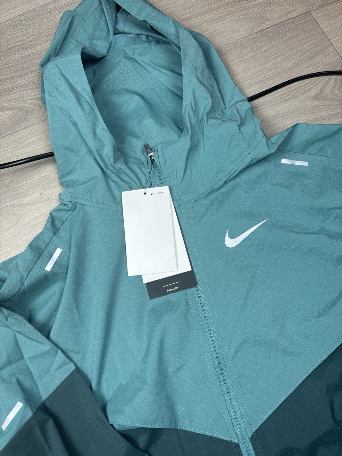 SACAI X NIKE Nike Windrunner 'Mineral Teal' UV Confezionabili Nuove con etichette Taglia S CZ9071 379