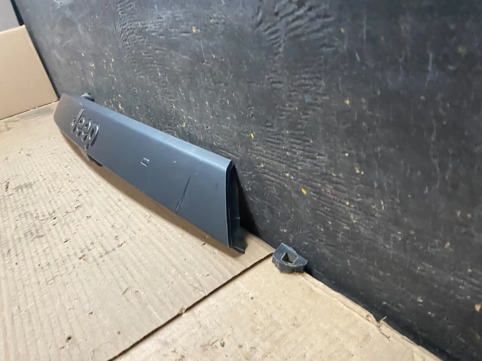 2011-2013 Jeep Grand Cherokee лифтгейт украшение молдинг отделка с камерой v2579 DG - Изображение 2 из 4