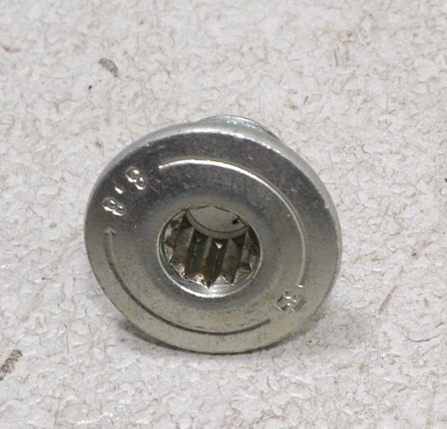 VW Fox 5Z Bj 2006 Vielzahn Schraube Befestigung Lenkrad #67679-B471