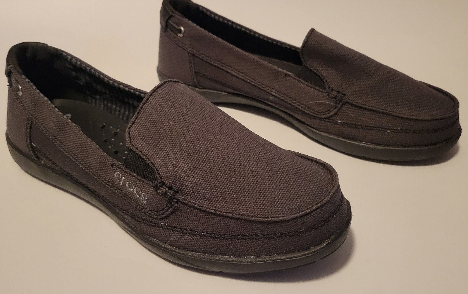 CROCS Women's Walu Black Canvas Loafers 