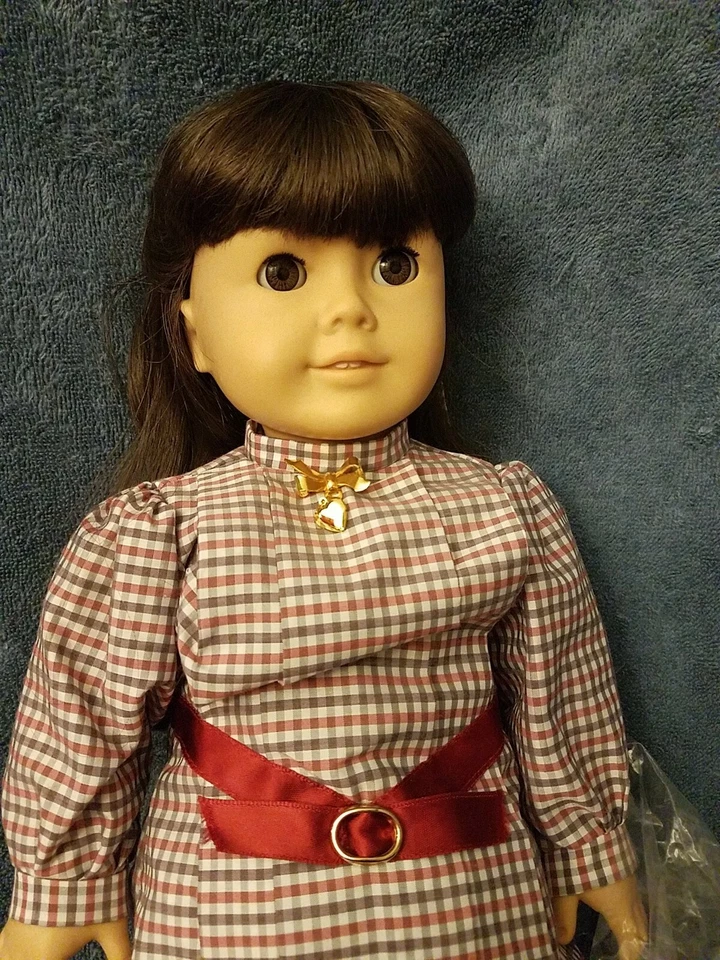 Muñeca American Girl Samantha retirada usada en excelente estado + 4 libros, exhibida solo sin manipular Foto 4 de 4