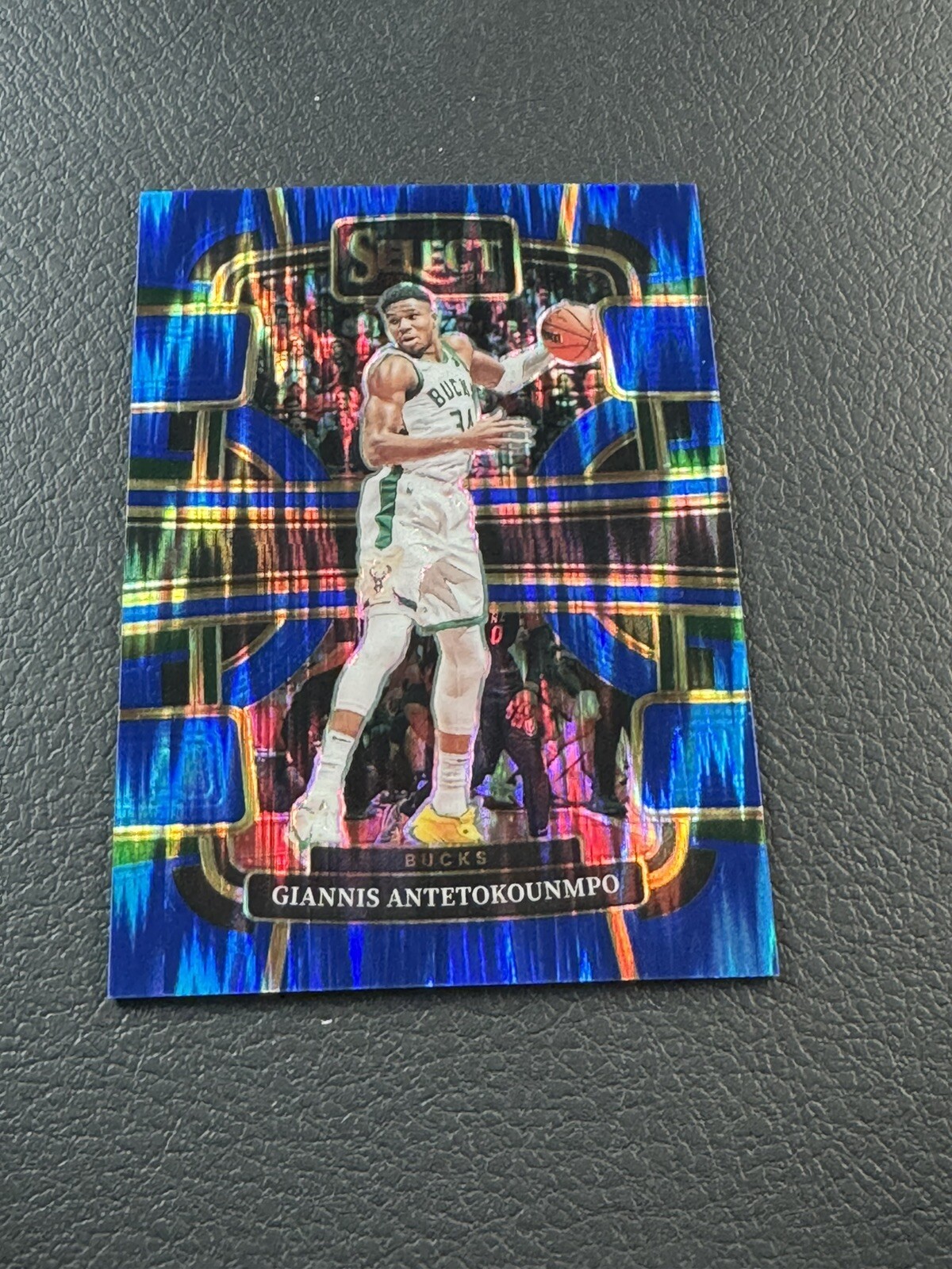 GIANNIS ANTETOKOUNMPO 2023-24 SELECT CONCOURSE BLUE FLASH BUCKS /99