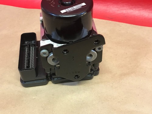 2010-2011 Acura TL AWD 3.7L ABS Anti-Lock Brake Pump Control 57710-TK5-A140-M1 - Picture 5 of 6