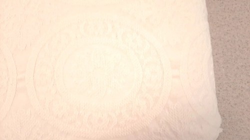 Vintage White Matelasse Full/queen Coverlet with Fringe. 96x102" - Picture 3 of 4