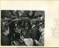 1968 Press Photo Hubert H. Humphrey tours Mexican area of San Antonio, Texas