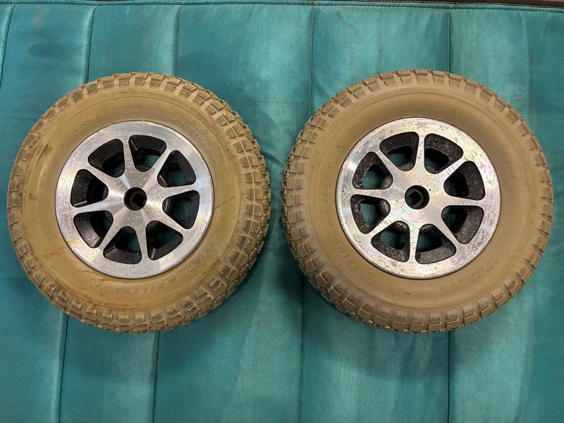 primo 4.00-8 tire and wheel solid