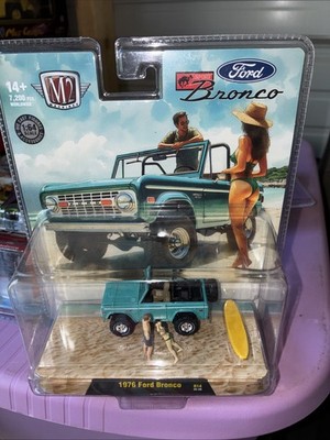 M2 Diorama 1976 Ford Bronco with 2 Figures 1:64 Scale Diecast R20