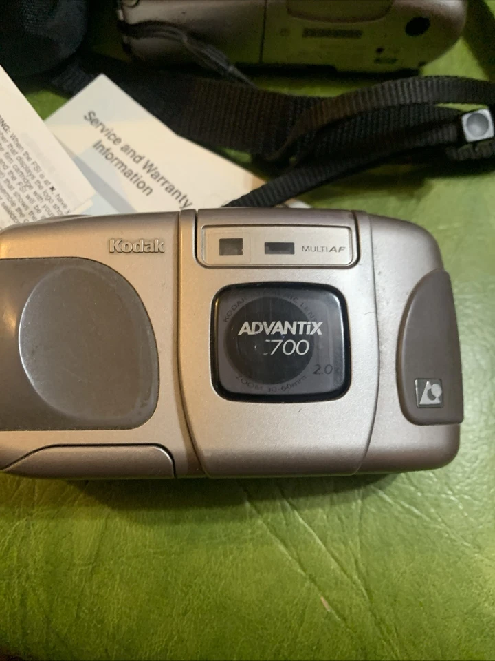 2 Vintage Kodak Advantix C700 Zoom APS Point & Shoot Cameras & Case & Papers - Image 2 of 4