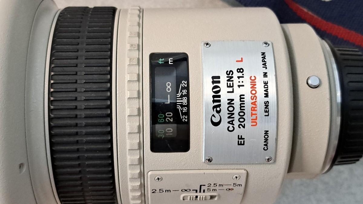 Canon EF 200mm f/1.8 L USM AF Telephoto Lens with Hood, Strap