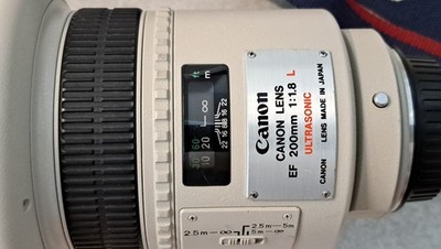Canon EF 200mm f/1.8 L USM AF Telephoto Lens with Hood, Strap