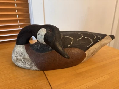 S. Laity Woodcarvers 1988 #1053 Preening Canadian Goose Decoy - Bild 1 von 4
