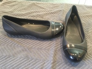 crocs black dress shoes