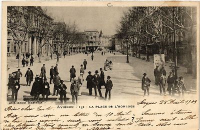 CPA AVIGNON - La Place de L'Horloge (511504)