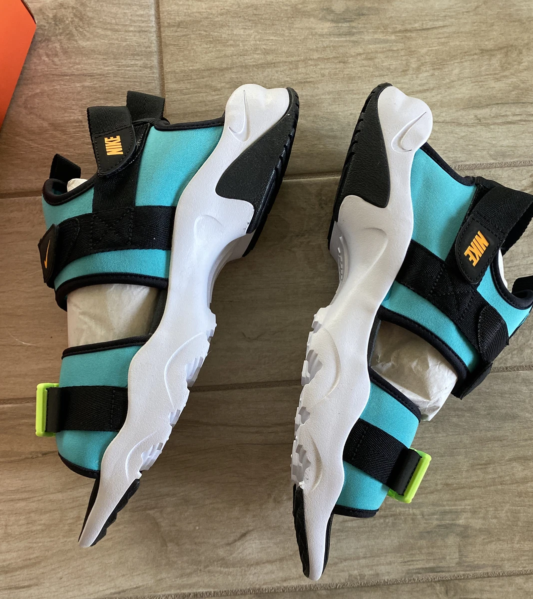 Nike canyon online sandal green