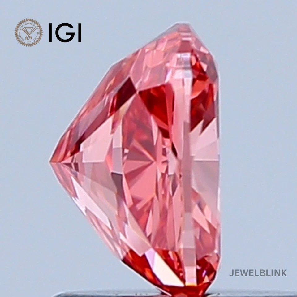 IGI Certified 0.86 Carat Fancy Vivid Pink VVS1 Cushion Cut CVD Lab Grown Diamond - Image 4 of 4