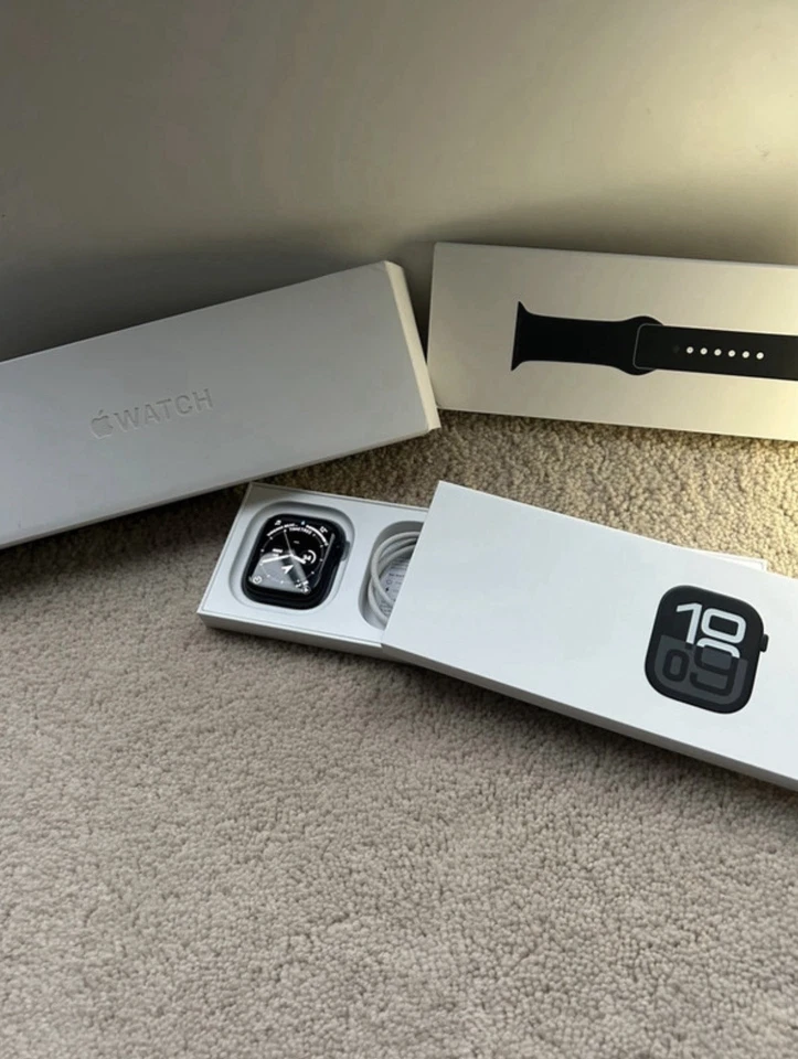 Apple Watch Series 10 Cellular 42-46mm Jet Black Aluminium GPS - Image 2 of 4