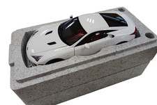 AUTOart Signature 1/18 Lexus LFA White