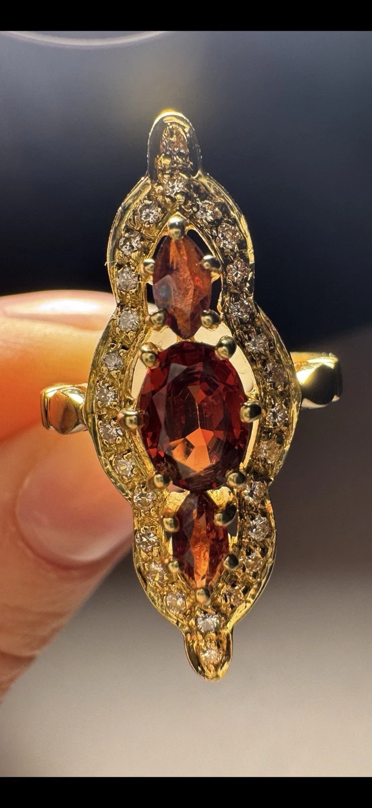 Bague En Or 18 Carats 750/1000 Avec 3 Grenats Et Petits Diamants 5,45 Gramme T52