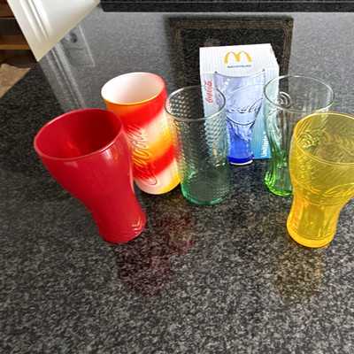 Coca-Cola Gläser/Becher Konvolut Set 5 Stück bunt rot orange blau grün gelb