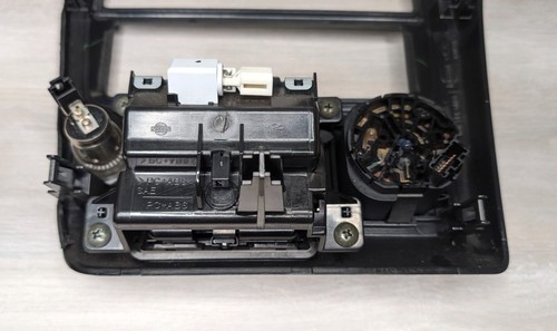 2001-2004 INFINITI QX4 CENTER DASH RADIO BEZEL TRIM PANEL VENTS CLOCK GRAY OEM - Picture 9 of 11