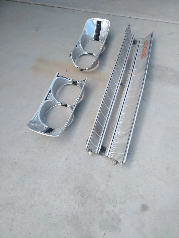 Biseles de parrilla y faros Plymouth Fury II 1971  Foto 2 de 4