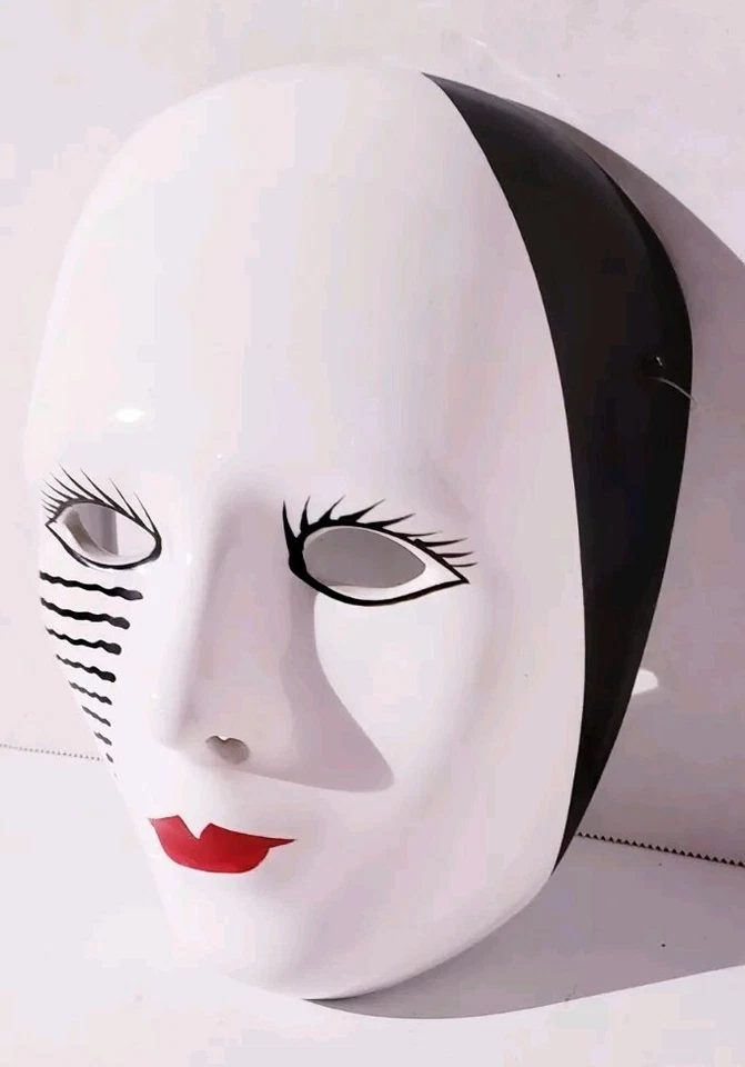 Mascarilla facial blanca y negra cerámica tamaño natural 8" Foto 2 de 4