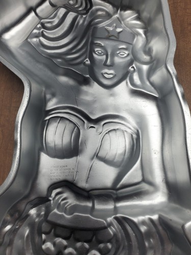 Vintage Wonder Woman Wilton Dc Comics 1978 Retired Cake Pan #502-7679  - Picture 3 of 11