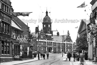mtt-11 One King One Throne, Regent Circus, Swindon, Wiltshire 1911. Photo