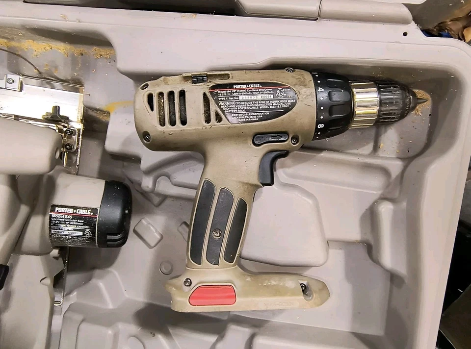 PORTER CABLE 884 19.2 V. DRILL DRIVER & 845 Circular Saw & Hard Case & Battery  - Image 3 of 4