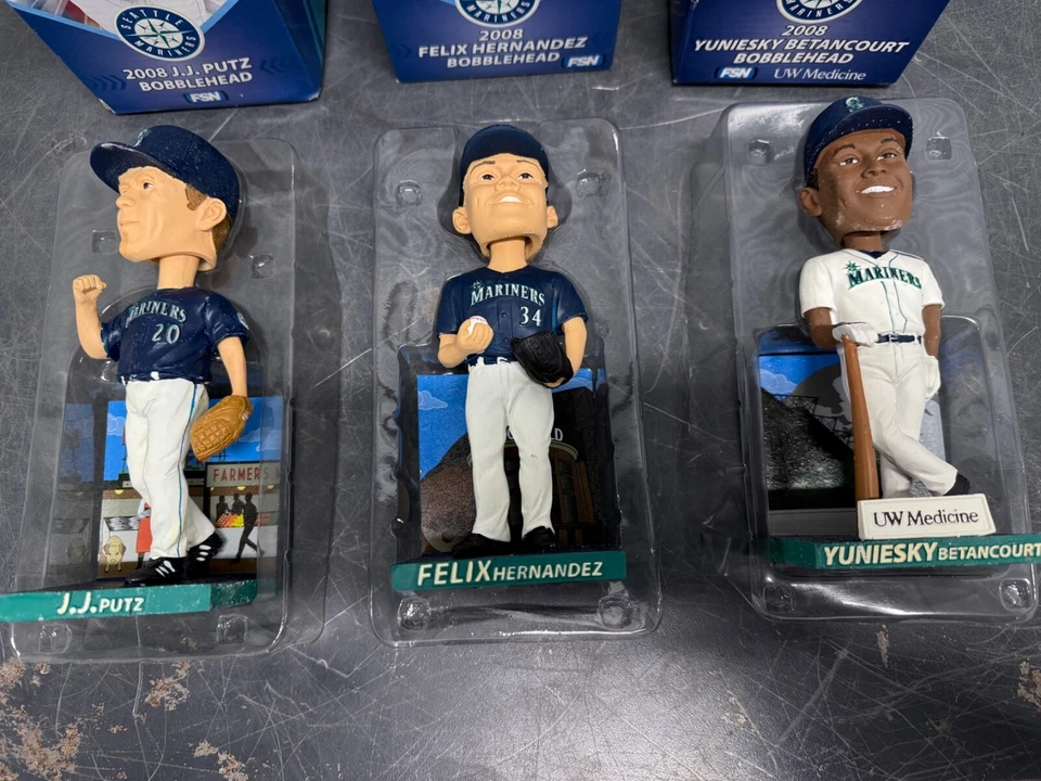 3PCS 2008 Vintage Yuniesky Betancourt & Felix Hernandez and J.J Putz Bobblehead - Image 2 of 4